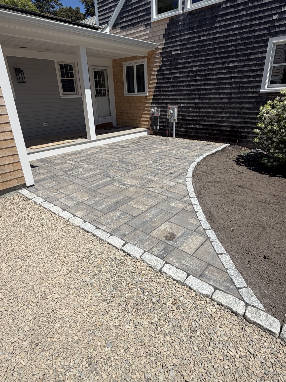 Paver patio with cobblestone edging